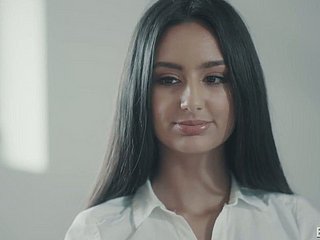 Sexy sekretarka długowłosy Eliza Ibarra jeździ zdecydowane kurek na wierzchu