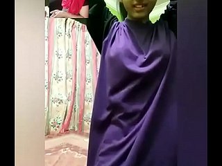 Gadis bertudung bahagian ไวรัส 1