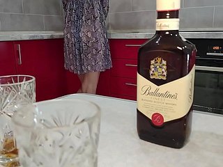 友人のDRUNK妻とセックス。私は彼女が私から妊娠していない願っています