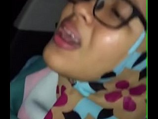 Awek มลายู tudung kena jolok dengan B dalam Kereta