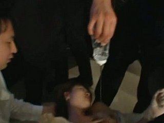 亚洲新娘得到铁杆组他妈的