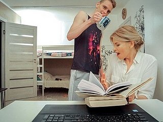 TUTOR4K. Man gesetzt Kameras und richtig war, weil sie geholfen