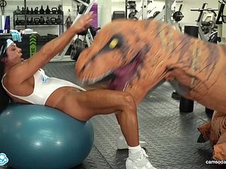 Camsoda - Hot MILF stepmom von Trex in Echt Turnhalle Sex gefickt
