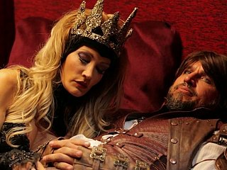 Seks aç Kraliçesi Jessica Drake sıcak temperli hizmetçi tarafından becerdin