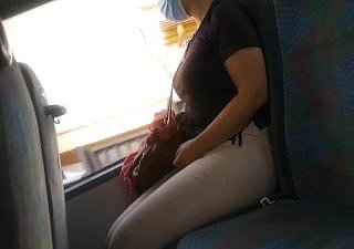 (जोखिम भरा सार्वजनिक बस) एक अजनबी से शौकिया blowjob !!!