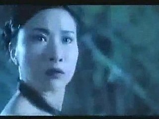 Kung Fu mücadele ederken komik orta hava lanet