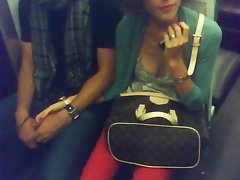 downblouse braless a Parigi metropolitana
