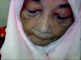 GRANNY MALAYSIAN BLOWJOB