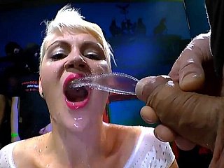 Madres perversas Hardcore Gangbang Pissing Good-luck piece