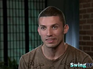 Partnes'i değiştirerek gerçeklik şovunda eğlenen swingers