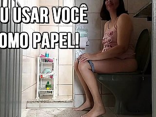 La moglie usa il suo cuckold acquiesce in carta igienica