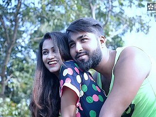 Pati ke chhote bhai apne hi nai nawale bhabhi ko menarik karke chodne ka maja luta jab ghar pe bhaiya nahi tha