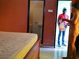 Pokój hotelowy zapukał attain naszych drzwi i pieprzył moją żonę - Fuckold Fantasy