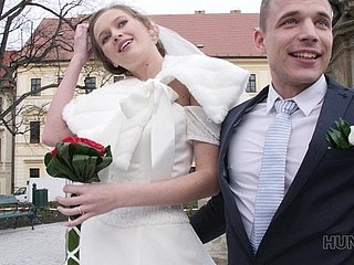 Hunt4k. Małżeństwo decyduje się na sprzedaż cipki panny młodej na dobre