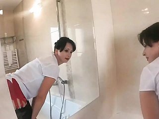 ฉันทำให้ฉากนี้แต่งตัวในชุดหมอกเสื้อสำนักงานและถุงน่องไนล่อนแท้ๆ