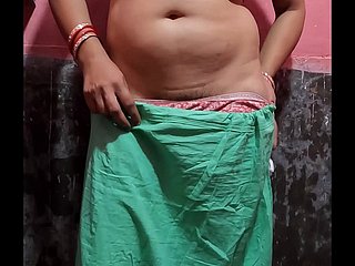 Vợ desi đang cạo âm hộ của cô ấy