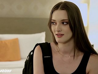 Новые ощущения - ошибка в отеле заставляет мой член отстой и трахается (Оливия Мэдисон)