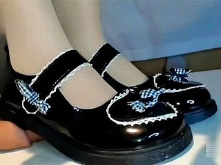 Chinese girl pantyhose trampling