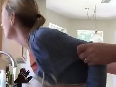 teman istri di dapur