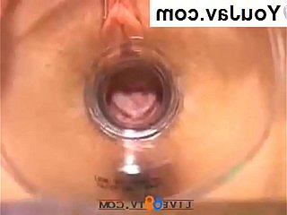 Koreanisches Mädchen pissen