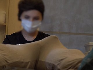 Выпуклость Дик вспыхивает на встрече с косметологом