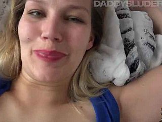من فضلك دعنا ننشأ معا أثناء سخيف L Daddys Luder