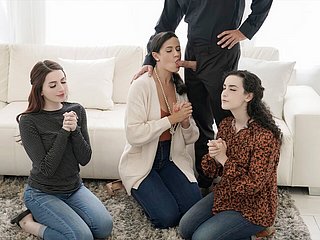 FreeUse Milf - دلچسپ Milfs اپنے شوہر کو مطمئن کرنے کے لیے اپنے کامل جسم تک مکمل رسائی دیتے ہیں