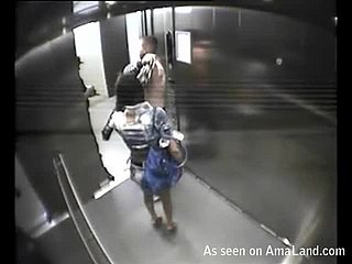 Una bella mora fa sesso con il suo ragazzo roughly ascensore