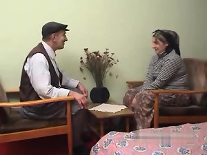 Yasli AMCA turbanli karisini sikiyor (터키어)