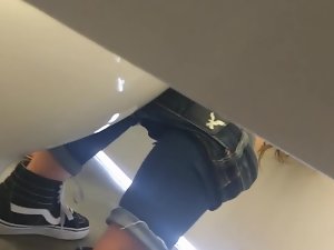 放尿・カレッジガールトイレ盗撮3  -  HD
