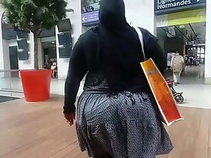 Heavy ass araba. (Grosse beurette).