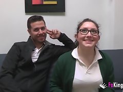 Новый скандал! Она убегает из школы