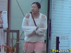 Horrific aziaten urineren