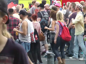 berlin bambino nearly lampeggiante pubblica, cazzo e sborrata