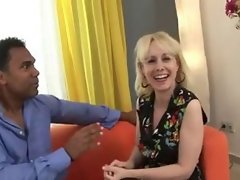유럽 ​​GILF 매춘부는 BBC를 잤어요