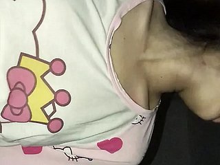 Gadis Cina kerdil dengan piyama 1