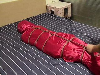 Cadar Merah Jambu dan Make Mampatan