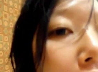 satu lagi mani cina comel dalam mulut