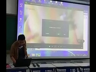 Un professeur a égaré des films sexuels en classe