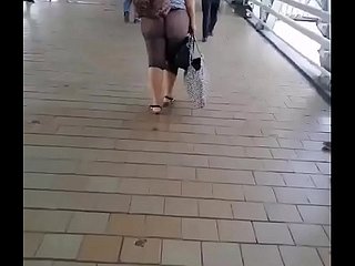 Cô gái Trung Quốc khoe mông