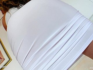 Afrodite MILF jalang bercinta di Milf Counterfeit