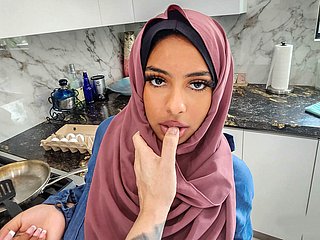 Arabische MILF moet een paar dingen leren