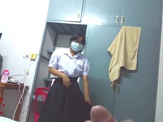 Gadis remaja Thailand yang imut berkacamata berhubungan seks dengan temannya