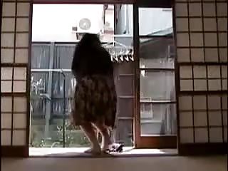 Tesão dona de casa japonesa fodido o mobiliário