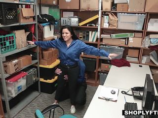 ShopLyfter - LP Officer vernedert Clever Teen Thief