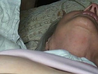 Granny cums đây