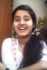 Desi junge natkhat Indian bachi Heavy BOOBS