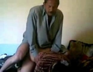 インドのメイドが犯されます