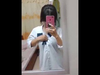 Em học sinh ao Trang Khoe vu cang