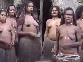 Afrikalı kadınlar üstsüz